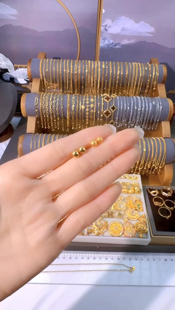 亮面耳钉0.56g +磨砂耳钉0.59g