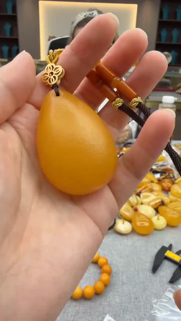 琥珀颈饰未镶嵌192秒拍号 假一罚三