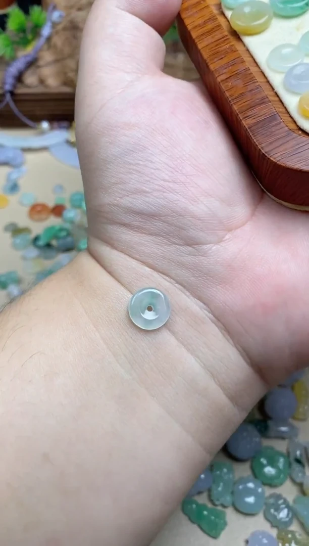 颈饰未镶嵌翡翠海*?翡翠