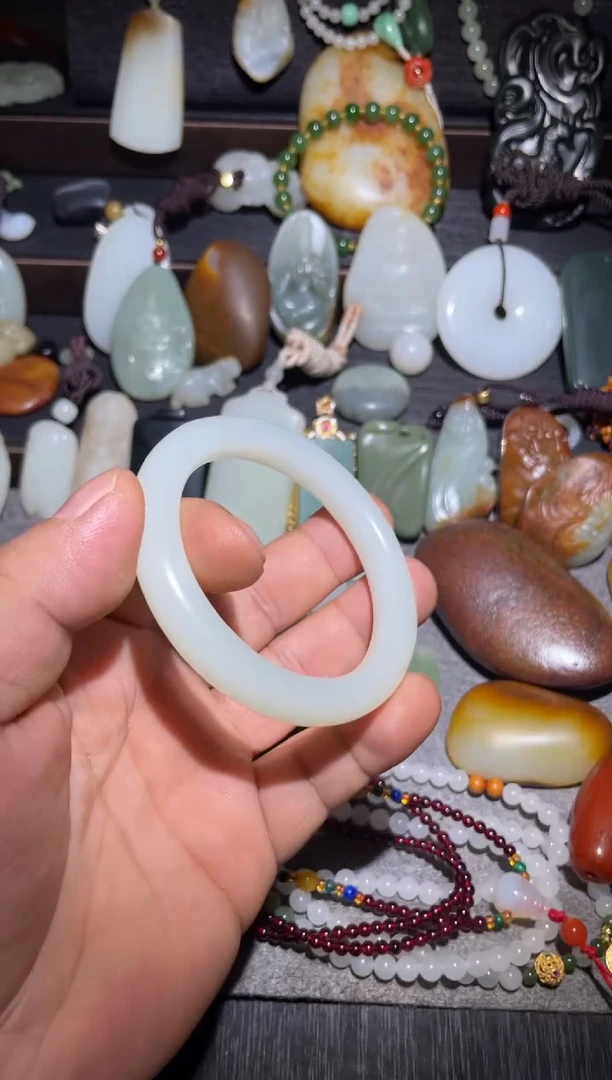 未镶嵌手镯和田玉和田玉手镯