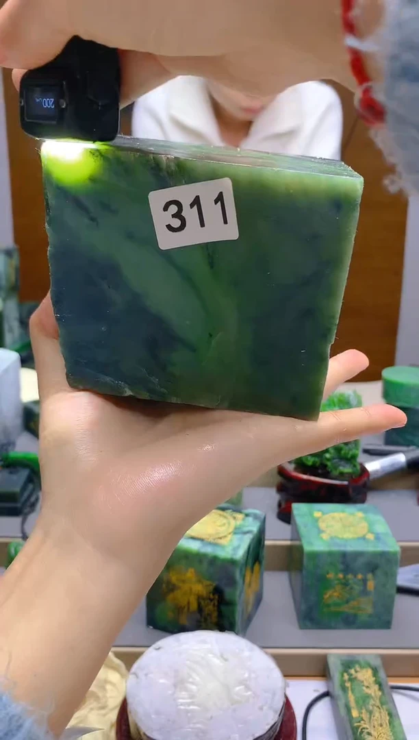 和田玉（碧玉）未镶嵌珠宝半成品1