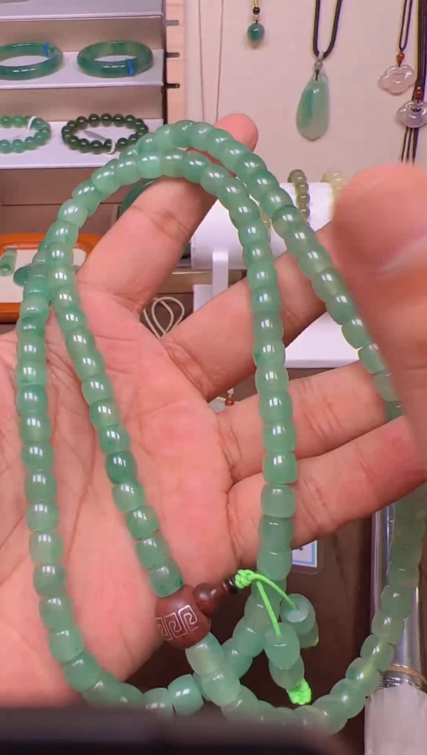 石英质玉未镶嵌颈饰1