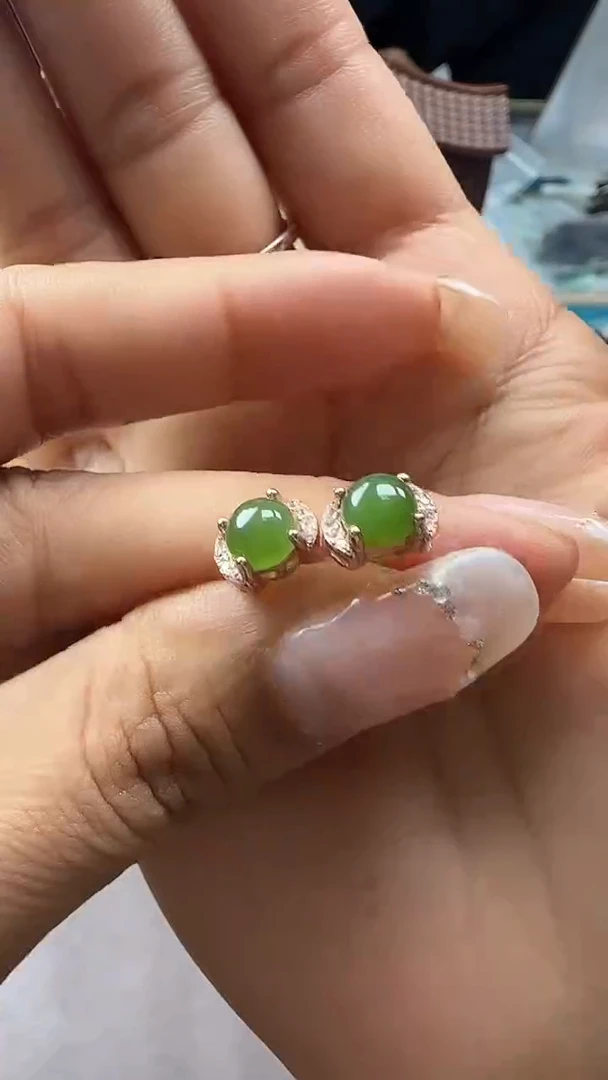 颈饰银S925镶嵌和田玉和田玉香奈耳钉