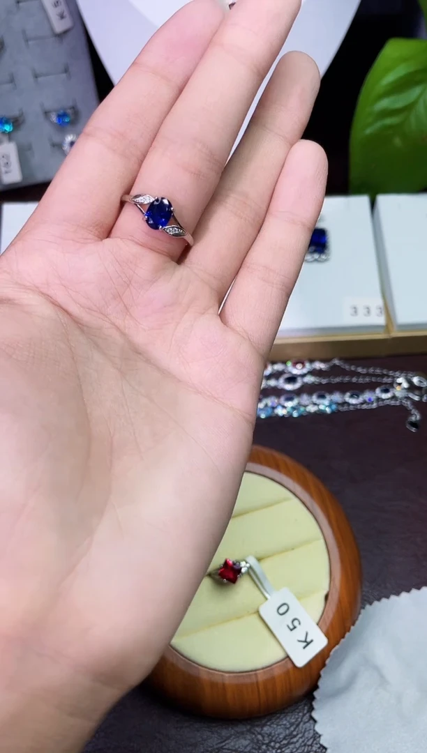 合金合成钻石蓝宝戒指