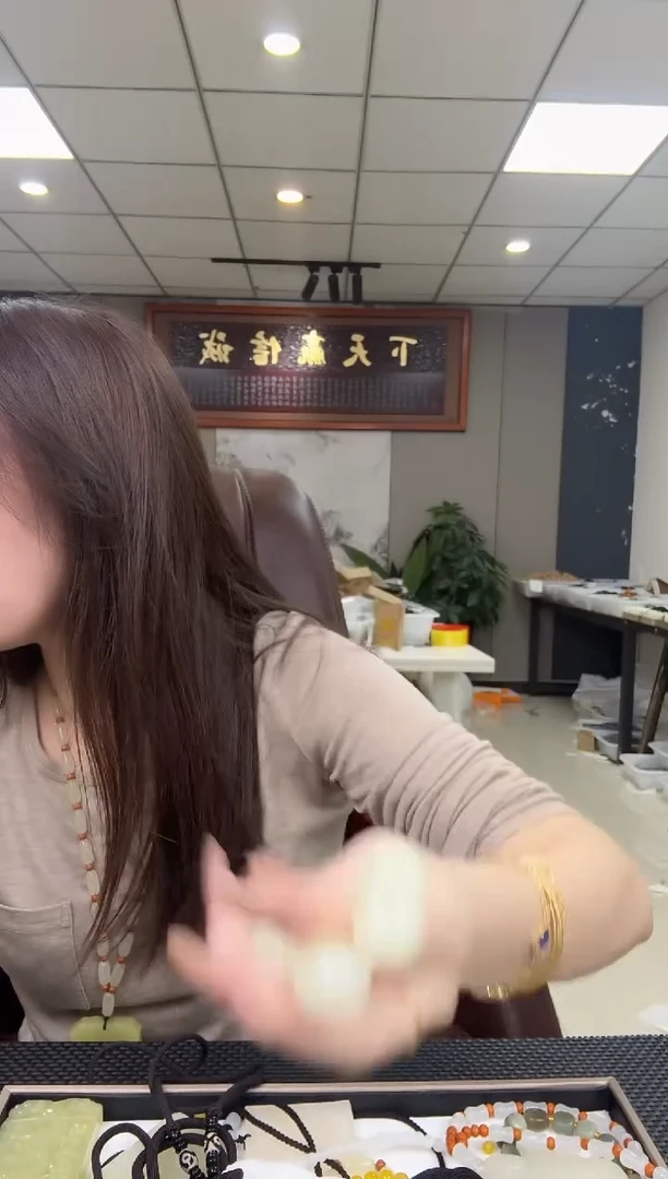 未镶嵌手链透闪石质玉冰米达