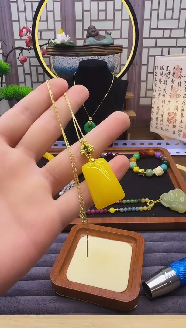 14K金镶嵌吊坠(赠链)蜜蜡D63