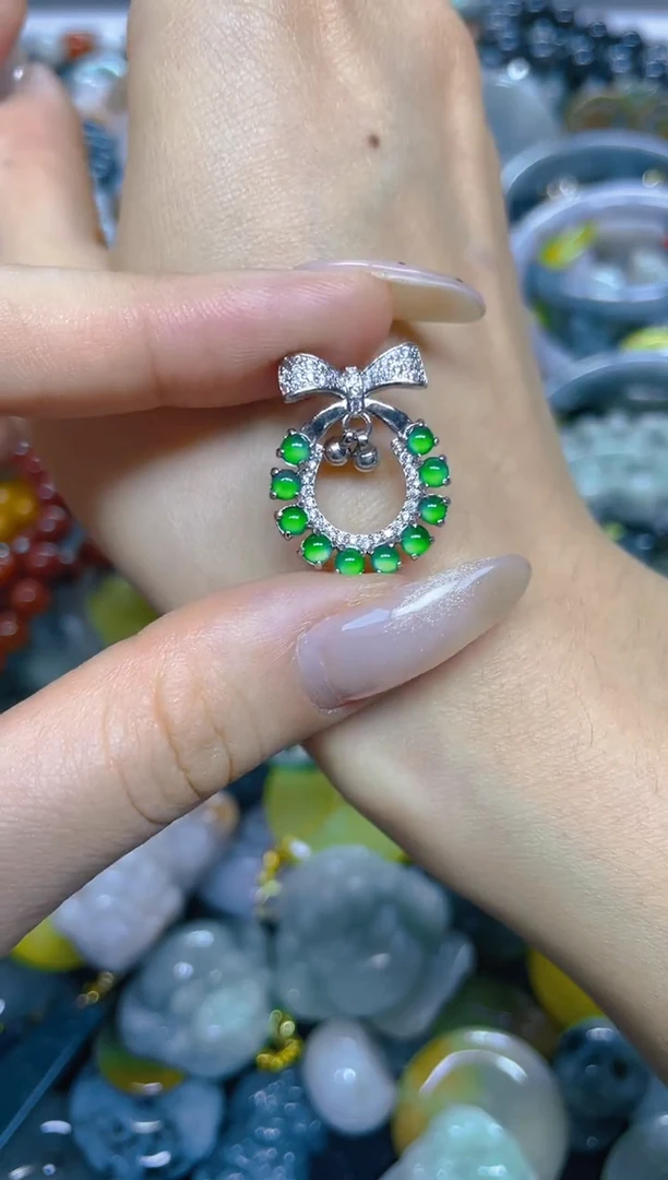 颈饰未镶嵌翡翠/ R /翡翠A货，一件也是批发价