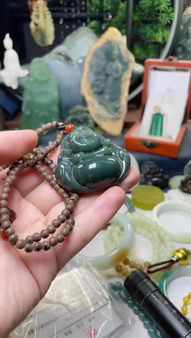 颈饰未镶嵌和田玉佛