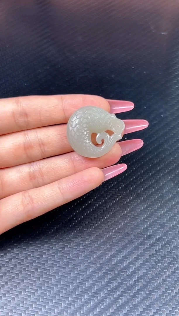 和田玉未镶嵌吊坠(赠链)且末微色差近矿吊坠