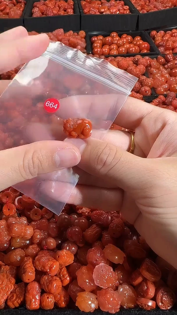 颈饰未镶嵌南红玛瑙1