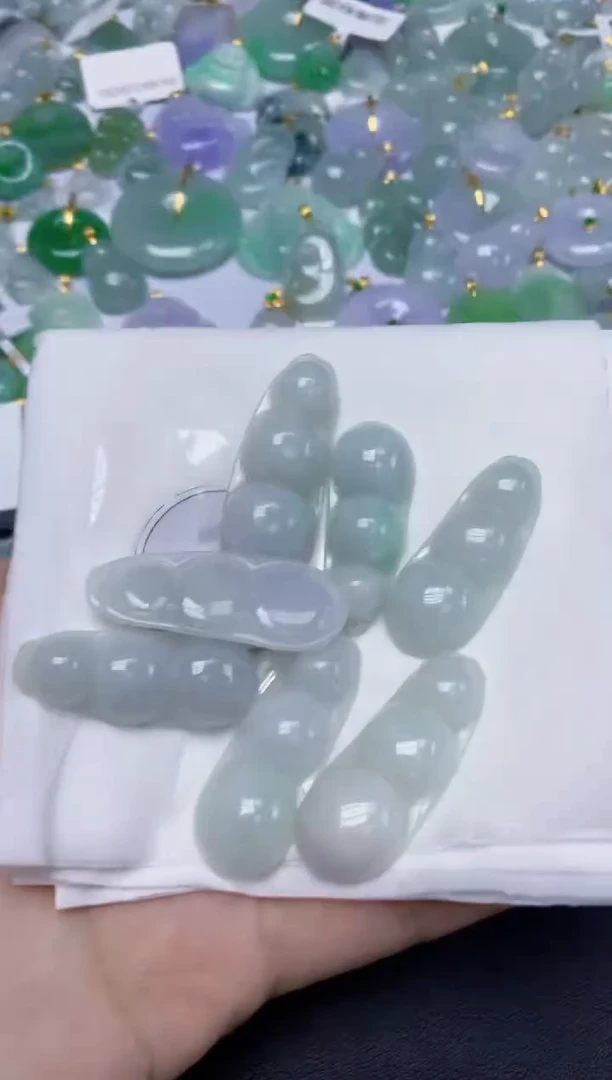 翡翠未镶嵌颈饰天然缅甸翡翠A货多样性发其一