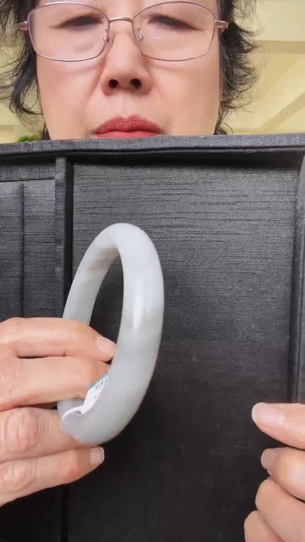 未镶嵌手镯石英质玉半*1