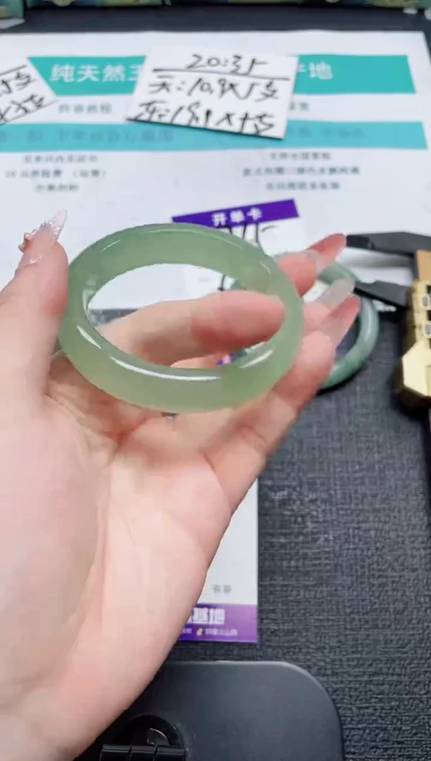未镶嵌手镯石英质玉216-56