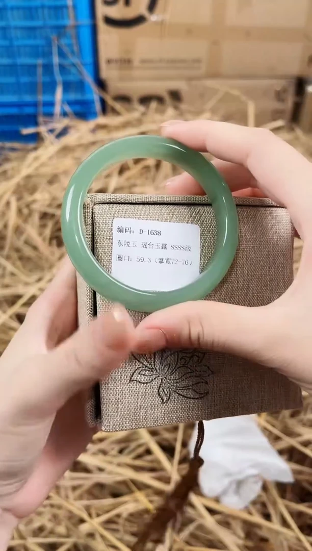 未镶嵌手镯石英质玉D1638