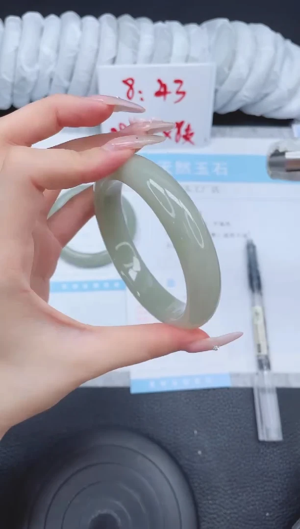 未镶嵌手镯石英质玉39-62.8