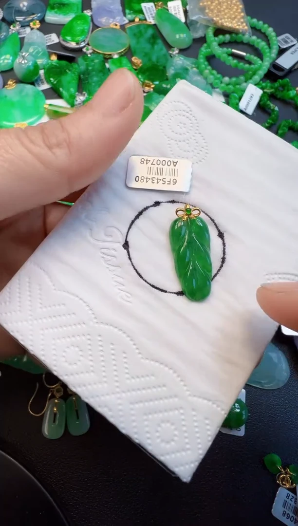 【闪购商品】翡翠吊坠(不含链)18K金镶嵌520