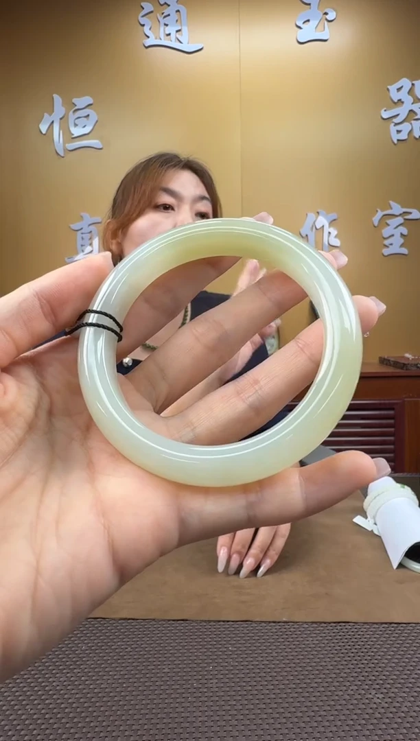 颈饰未镶嵌和田玉手镯61