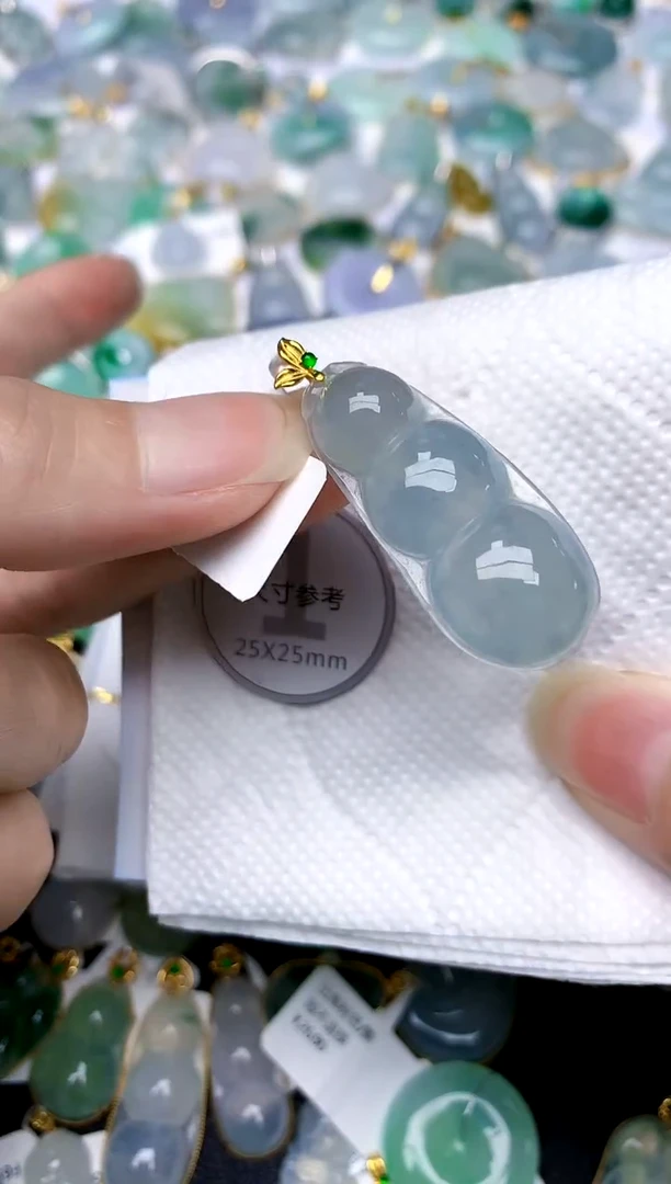 颈饰18K金镶嵌翡翠天然A货翡翠