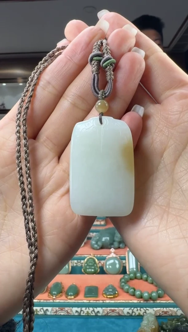 颈饰未镶嵌和田玉佩佩