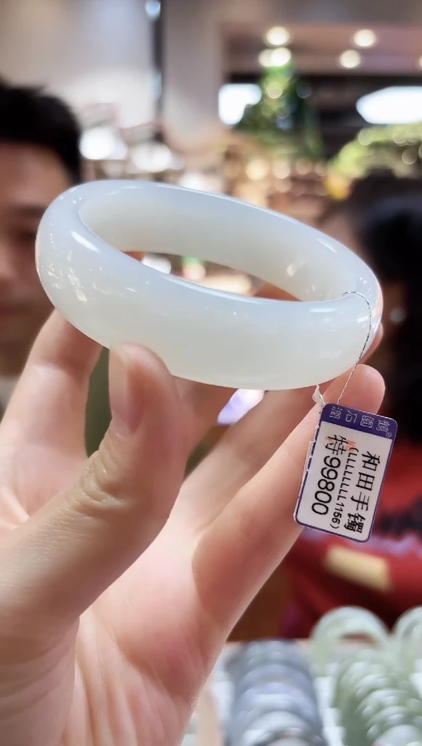 颈饰未镶嵌和田玉60手镯