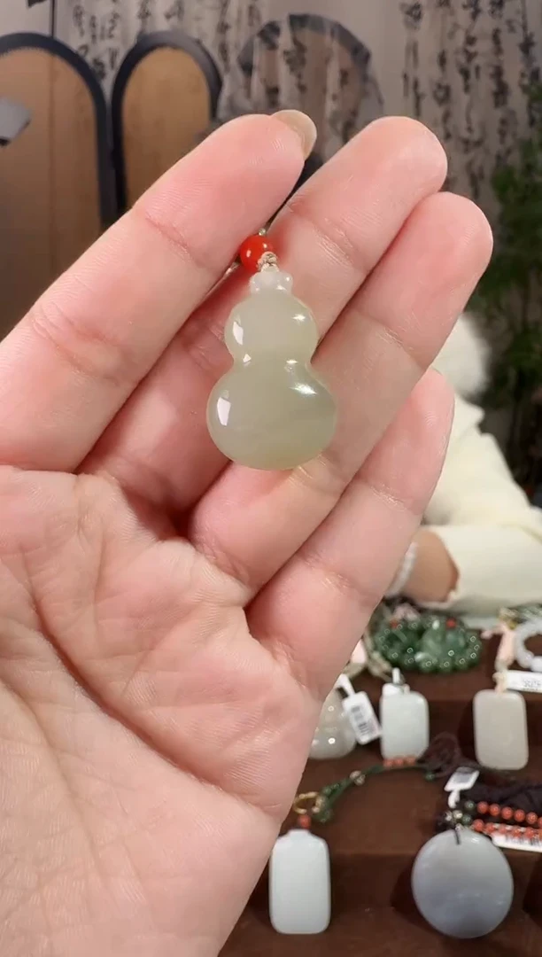 颈饰未镶嵌和田玉晴水葫芦