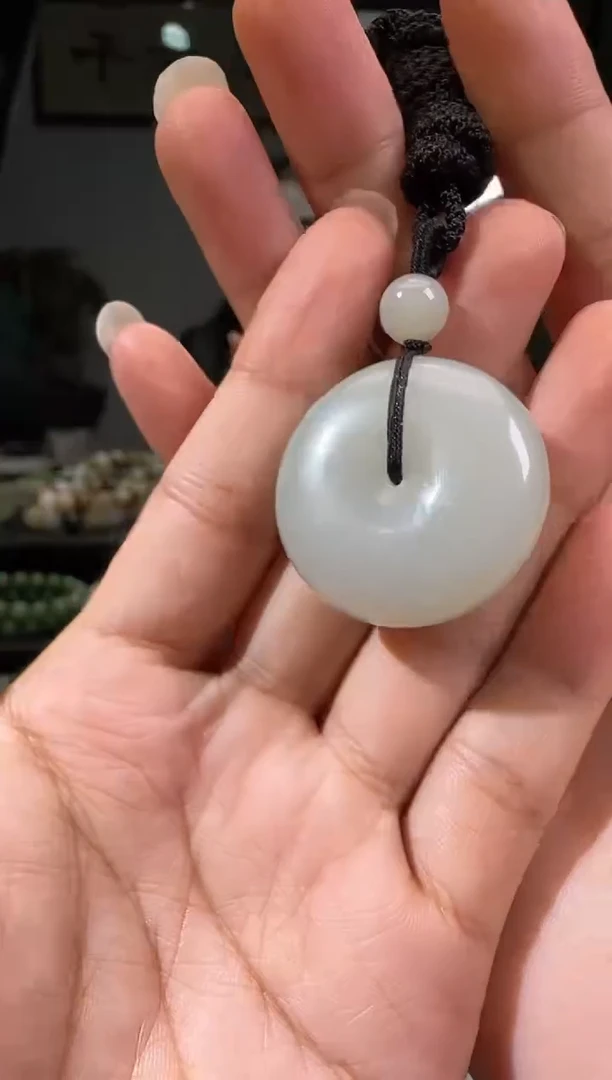 颈饰未镶嵌和田玉新疆和田玉近矿平安扣