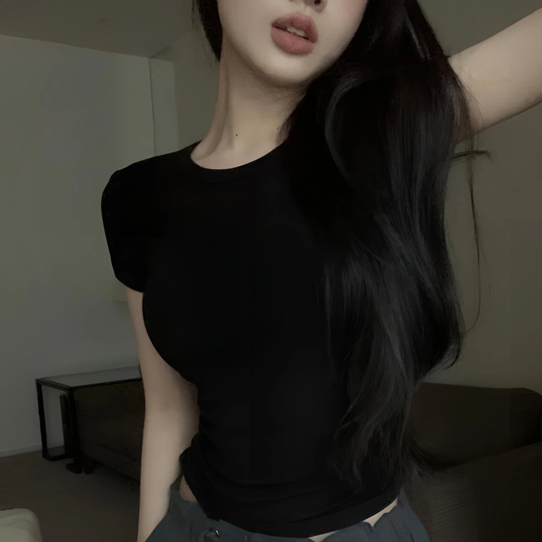 正肩小圆领短袖T恤女极简风纯色辣妹上衣早春季内搭打底夏天穿搭