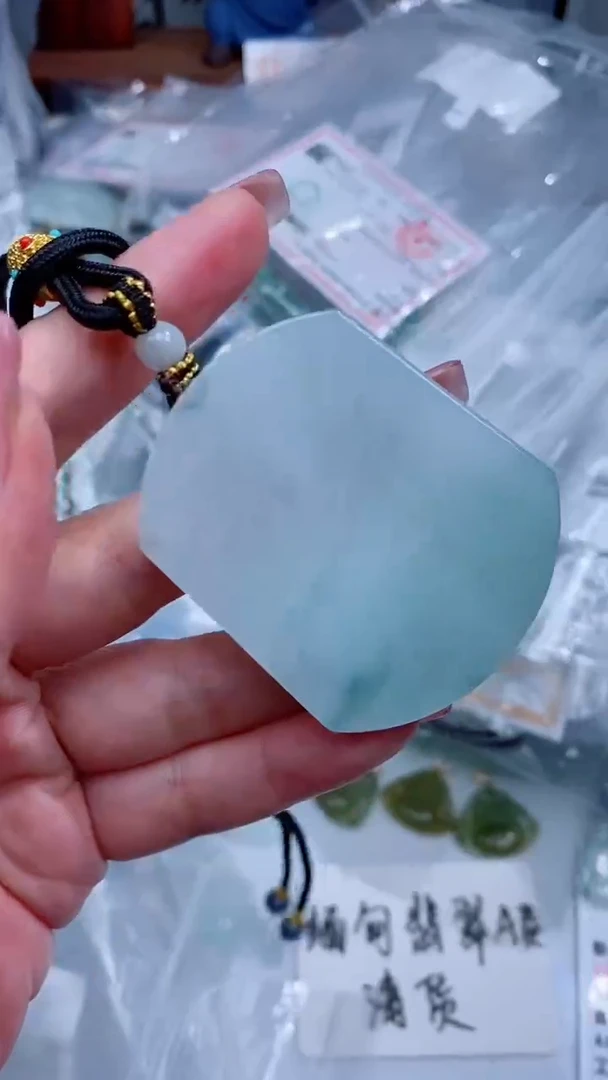 翡翠未镶嵌颈饰吊坠