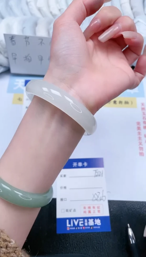 【闪购商品】石英质玉手镯未镶嵌T221-58.6