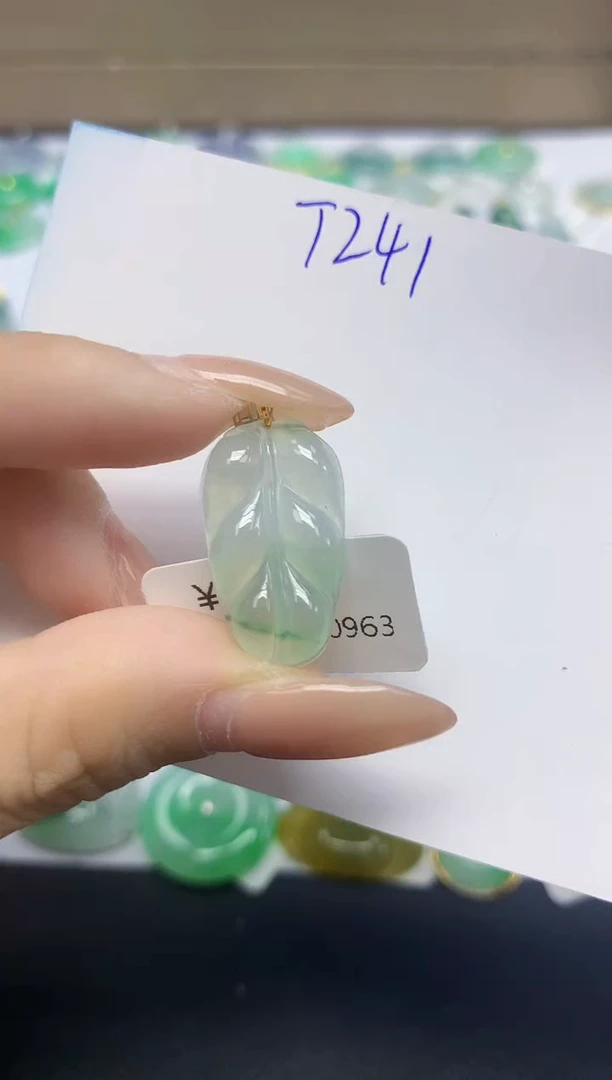 颈饰18K金镶嵌翡翠天然缅甸翡翠A货翡翠百元以上9元证书费自理