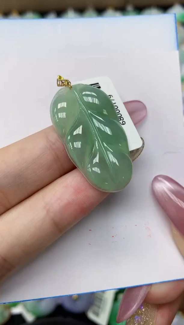 翡翠18K金镶嵌颈饰1111111111