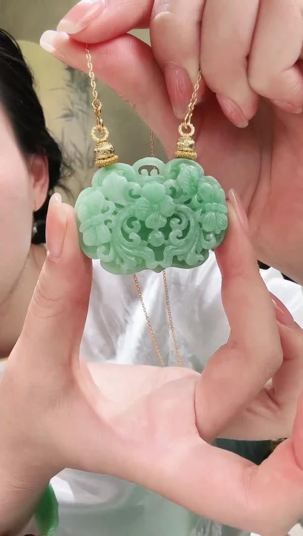 颈饰未镶嵌翡翠吊坠