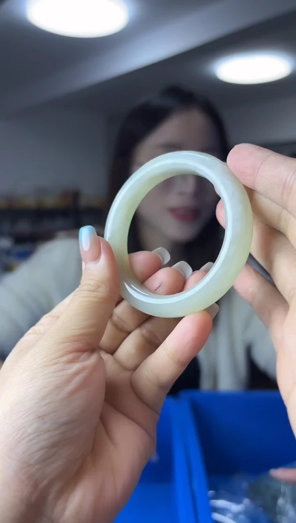 未镶嵌手镯和田玉圈口51**（多样性发一件）