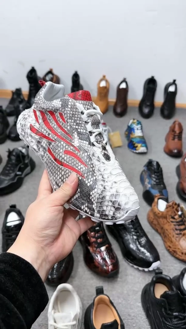 磨砂皮（牛皮）41码白红蛇皮8239