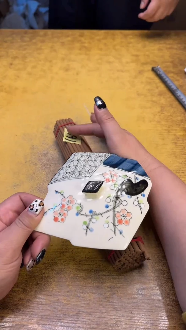 瓷器瓷器瑕疵破破164松塔碗