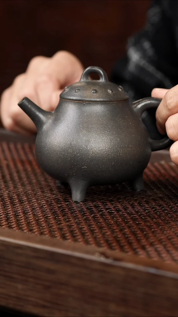 茶壶紫砂6-1三足鼎{老}