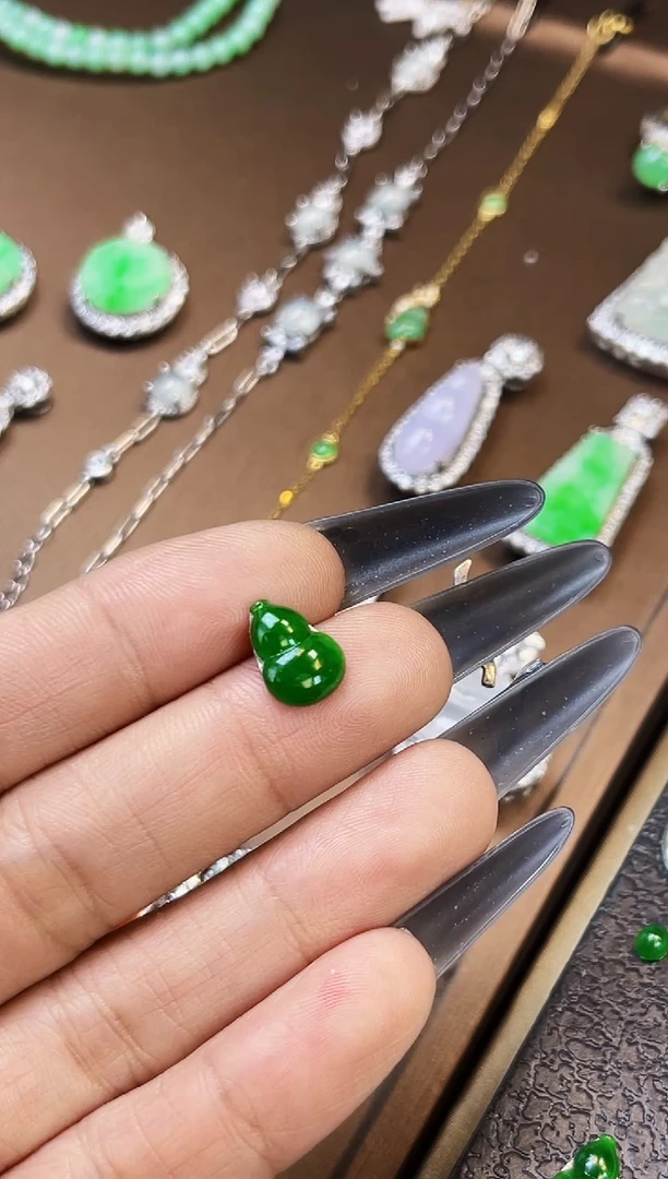 翡翠裸石FT012大缅甸A货翡翠辣阳绿满色葫芦