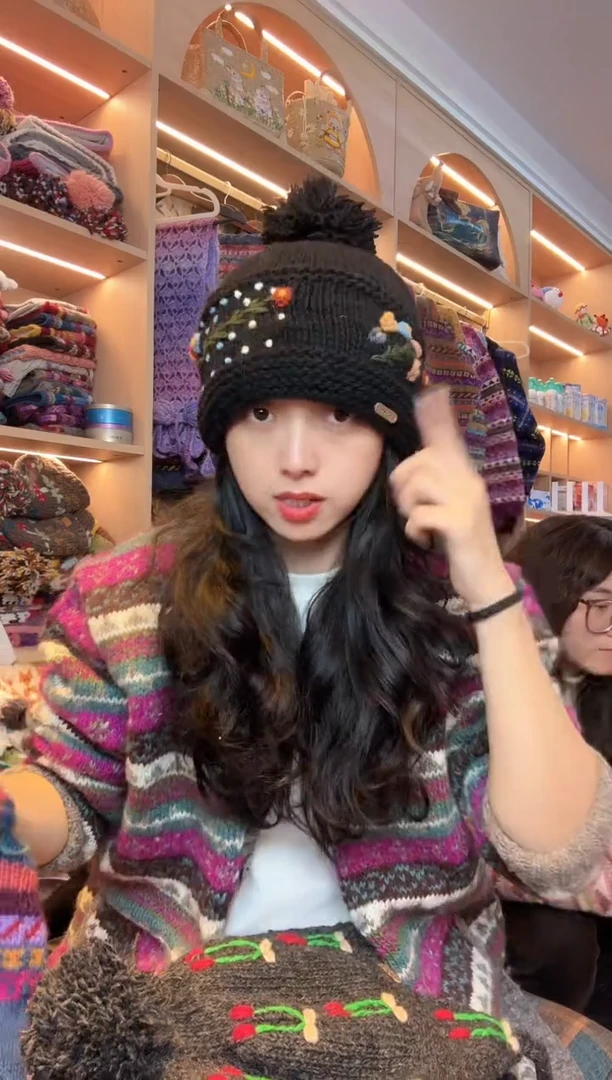 绵羊毛百羊毛刺绣单球帽