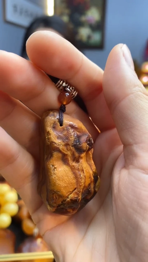 未镶嵌颈饰琥珀吊坠