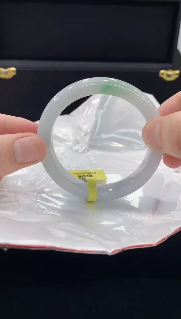 翡翠手镯未镶嵌手镯