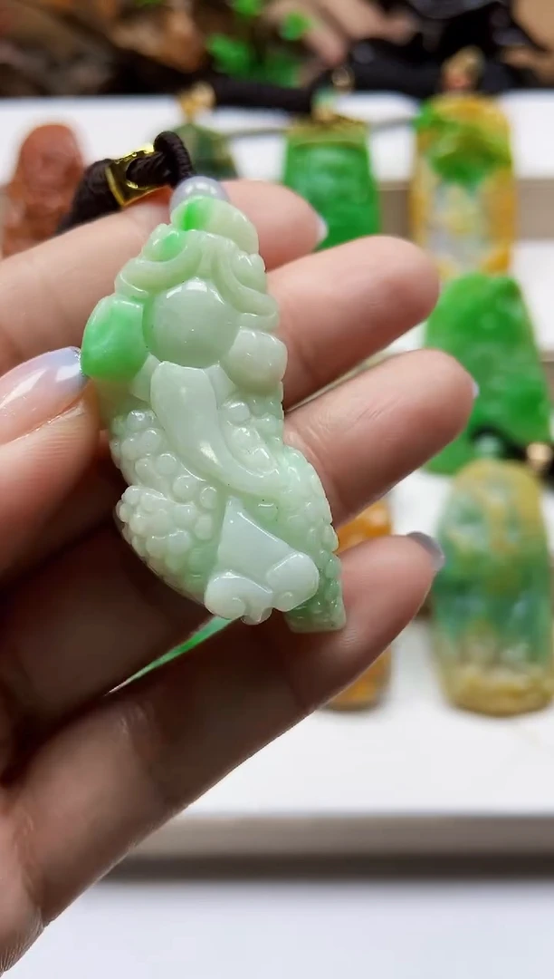 颈饰未镶嵌翡翠翡翠A货