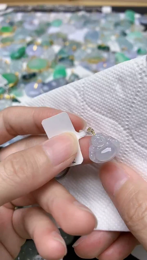 颈饰18K金镶嵌翡翠天然A货翡翠