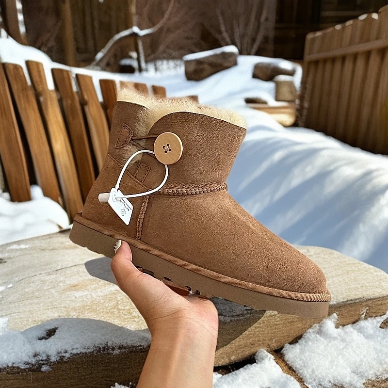 桑坡冬季羊皮毛一体经典同款低筒木扣雪地靴真皮真毛加绒加厚短靴