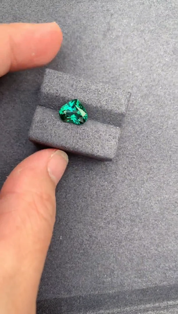 【闪购商品】碧玺裸石未镶嵌2.3ct绿碧玺
