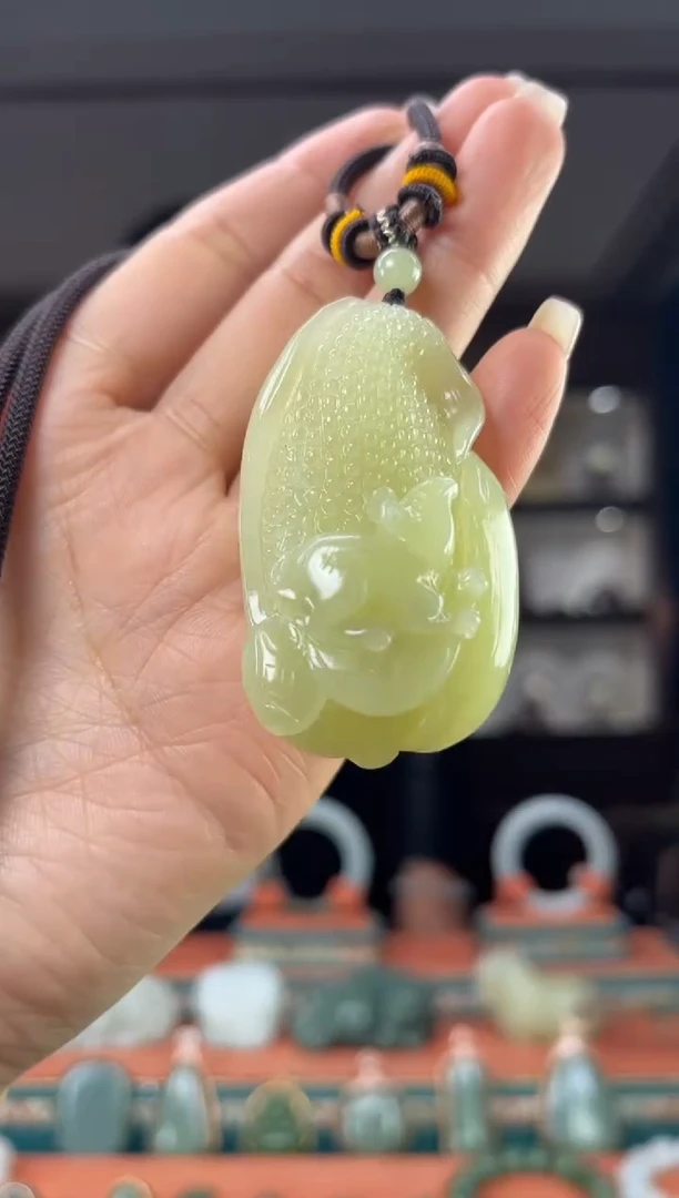 颈饰未镶嵌和田玉佩佩