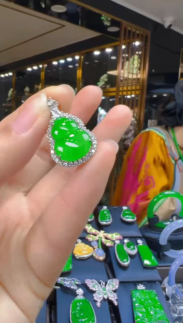 翡翠银S925镶嵌吊坠(赠链)126 (多样性发货发其一)