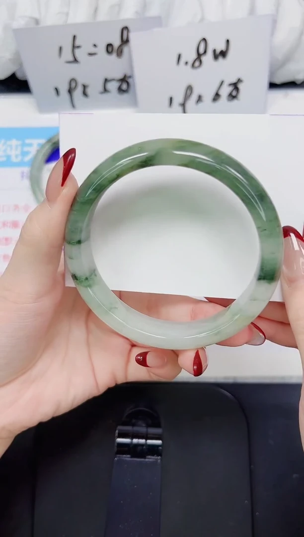 【闪购商品】石英质玉手镯未镶嵌100