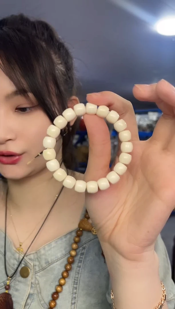 白玉菩提手串超精工1.0直切冰白果冻料