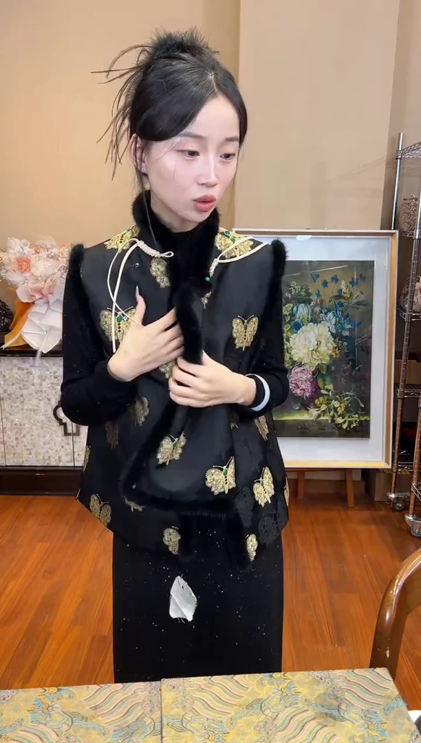 刺绣?***?L 上久楷宋锦马甲