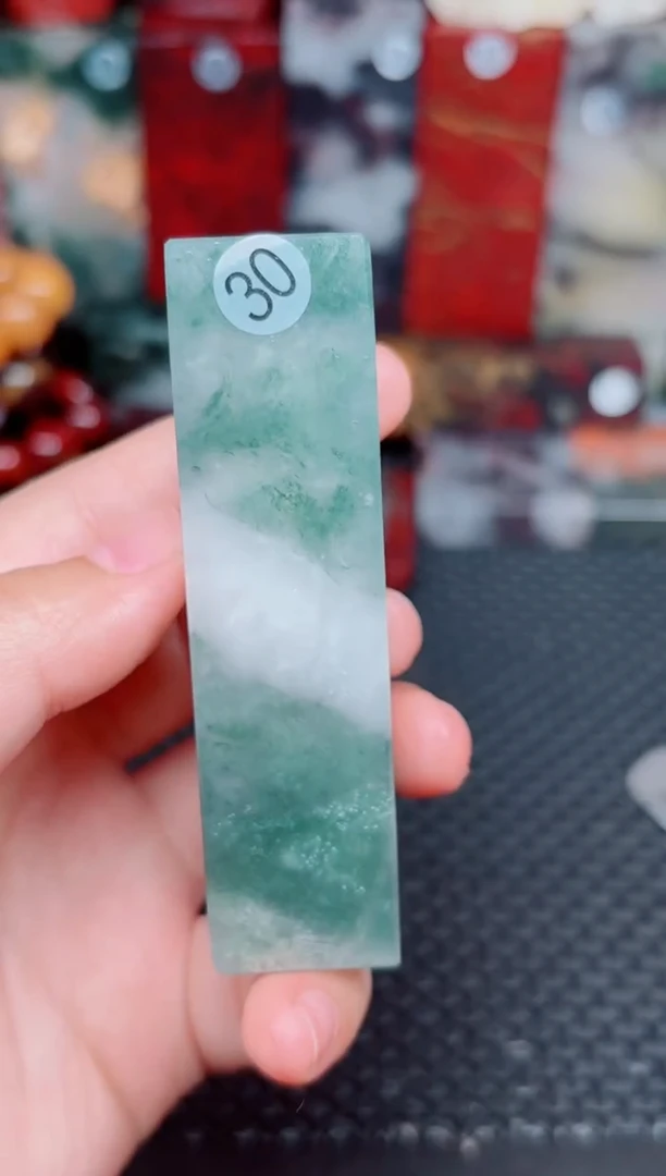 玉30号桂林鸡血玉印章、摆件